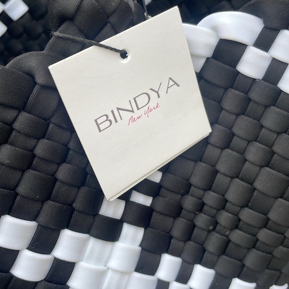 New BINDYA New York Handcrafted Black/White Woven Polyester Handbag/Wristlet - Picture 3 of 7